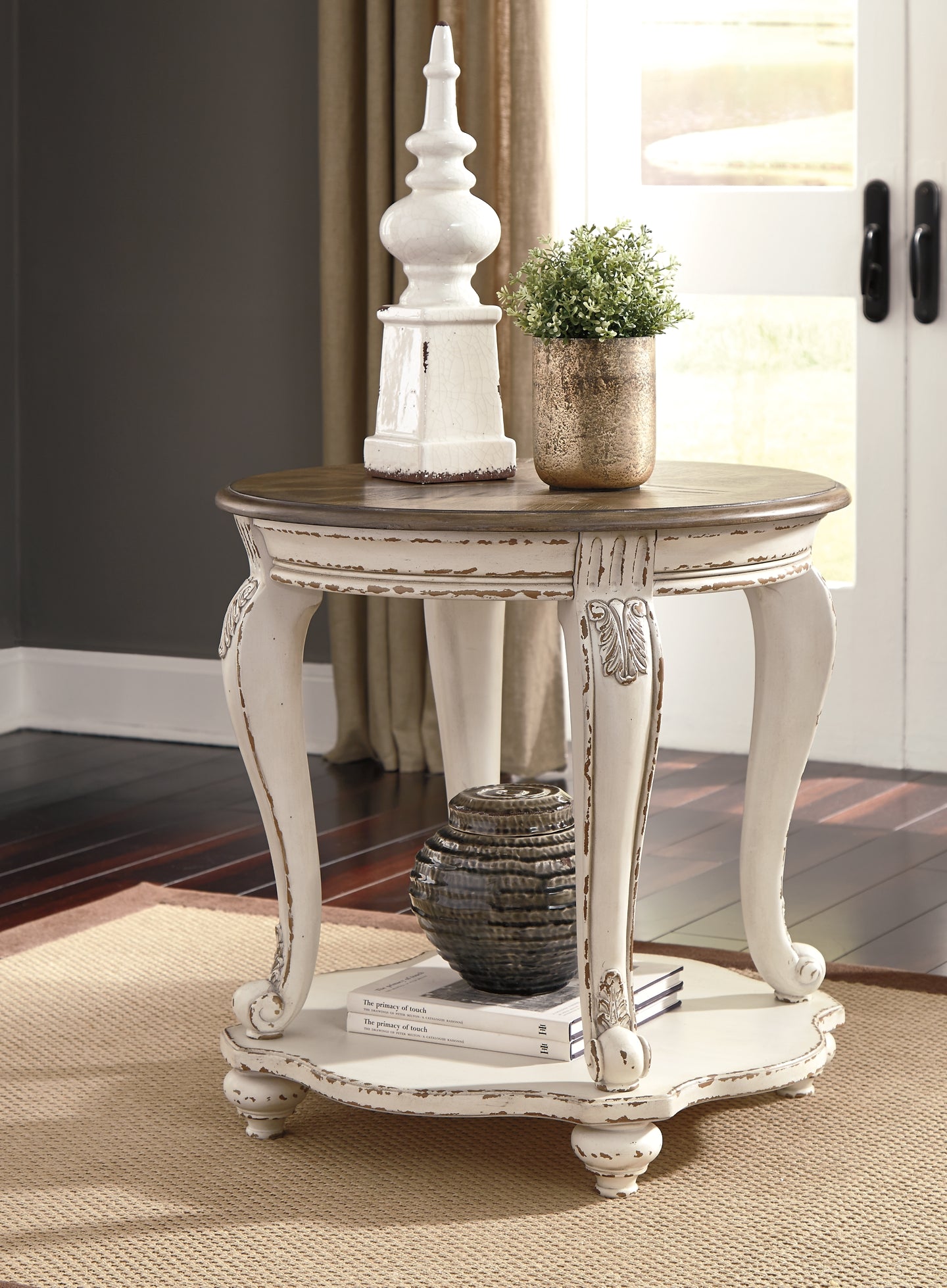 Realyn 2 End Tables