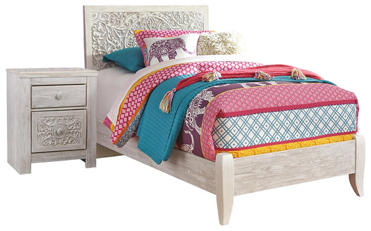 Cama Paxberry Twin con mesita de noche y paneles