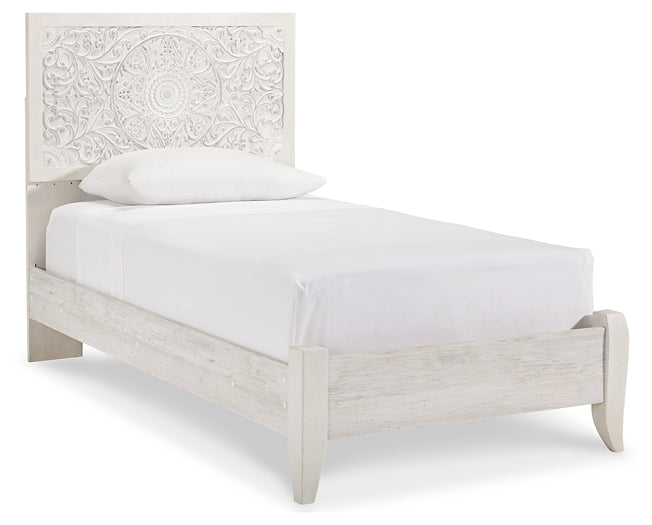 Cama Paxberry Twin con mesita de noche y paneles