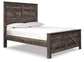 Cama Queen Crossbuck con paneles Wynnlow, tocador con espejo y dos mesitas de noche