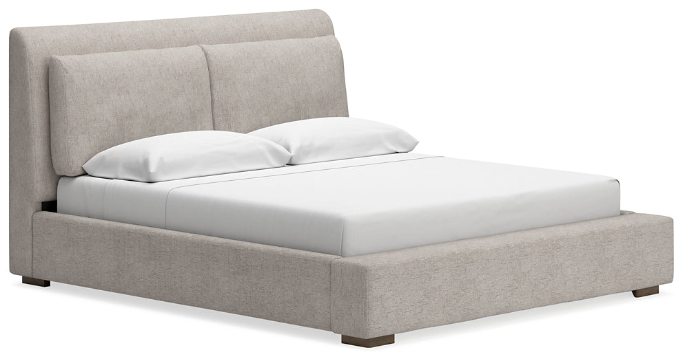 Cama California King tapizada Cabalynn con tocador con espejo, cómoda y dos mesitas de noche