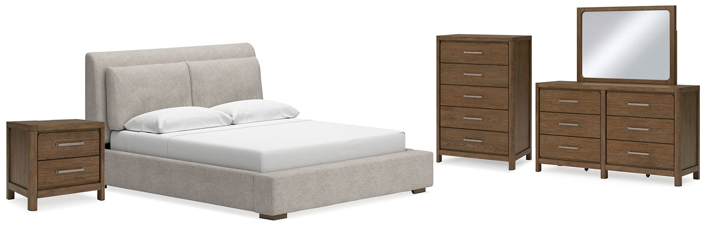 Cama California King tapizada Cabalynn con tocador con espejo, cómoda y mesita de noche