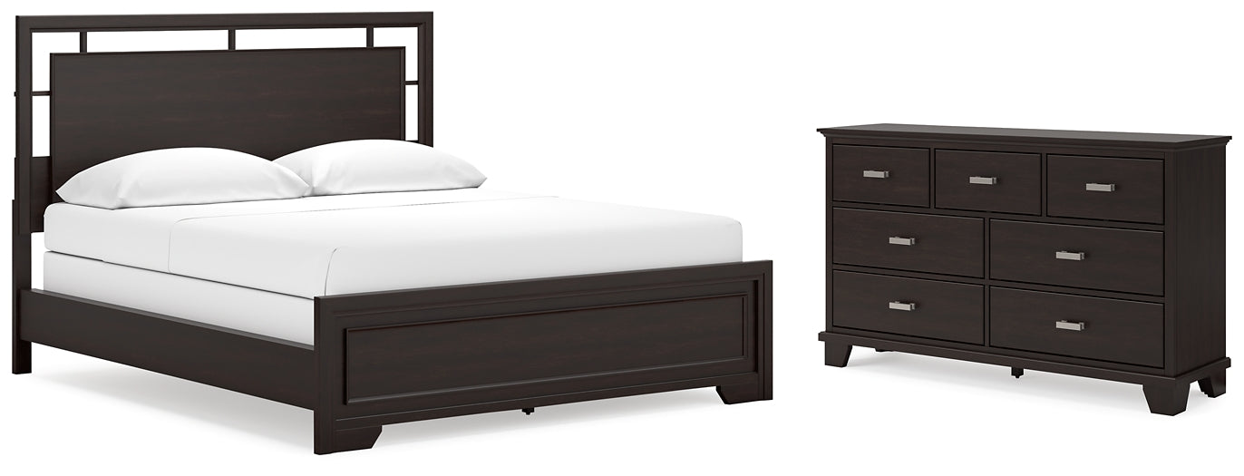 Covetown California King Panel Bed with Dresser