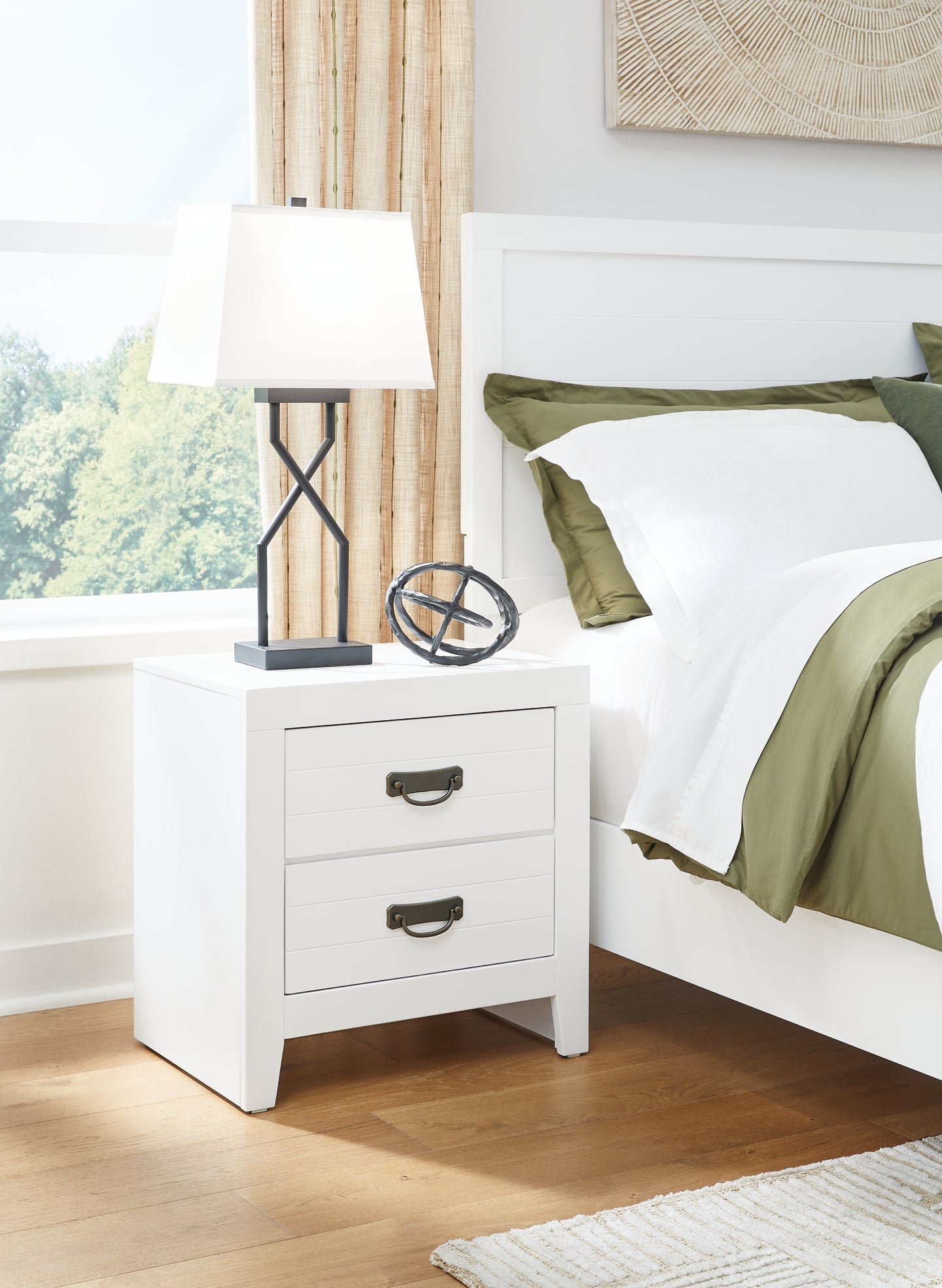 Binterglen King Panel Bed with Dresser and Nightstand