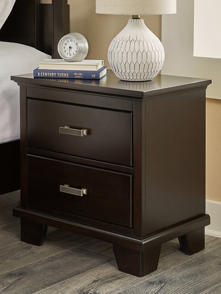 Covetown King Panel Bed with Dresser and Nightstand