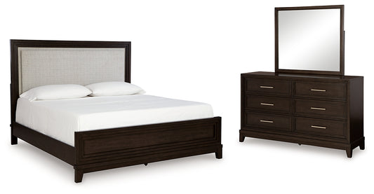 Cama Queen Neymorton con paneles tapizados y tocador con espejo