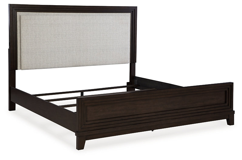 Cama California King tapizada con paneles, tocador con espejo, cómoda y mesita de noche de Neymorton