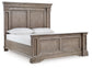 Cama California King con paneles Blairhurst, tocador y mesita de noche