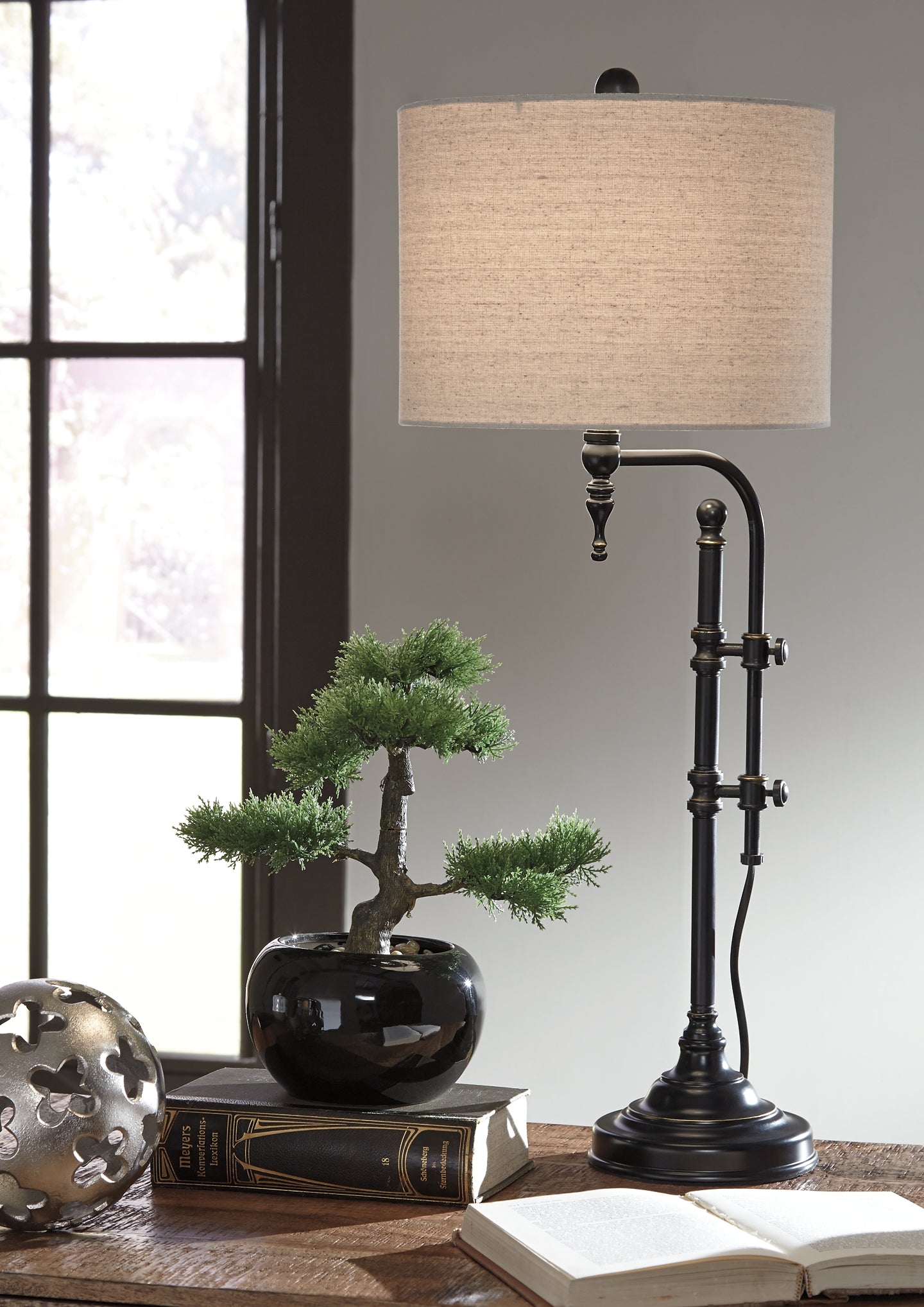 Anemoon Metal Table Lamp (1/CN)