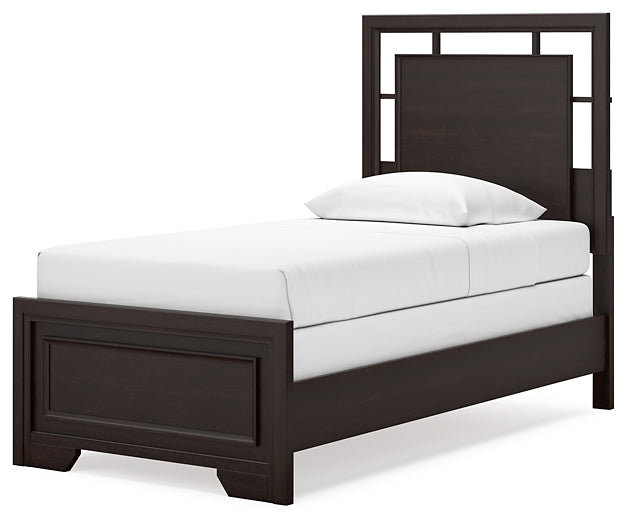 Cama Covetown Twin Panel con tocador con espejo, cómoda y mesita de noche