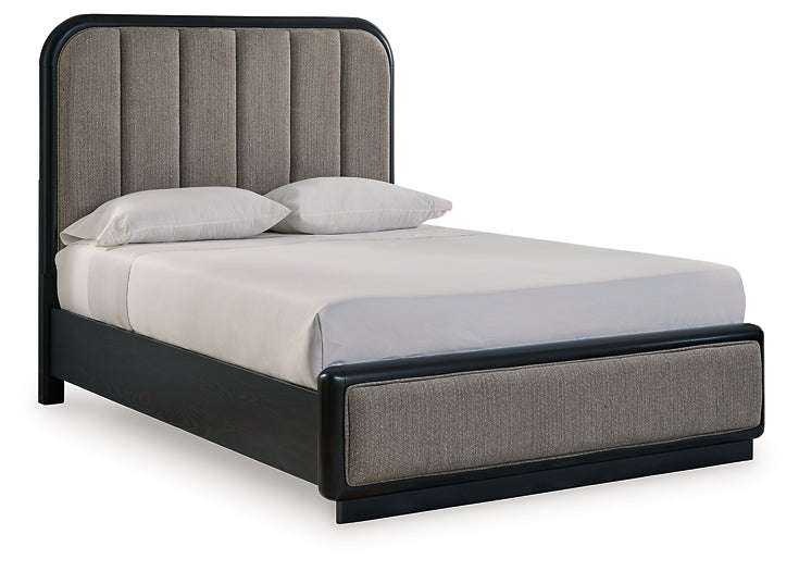 Cama Queen con paneles tapizados y tocador Rowanbeck