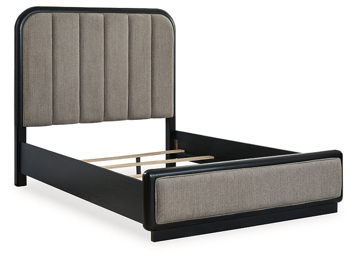 Cama Queen con paneles tapizados y tocador con espejo Rowanbeck