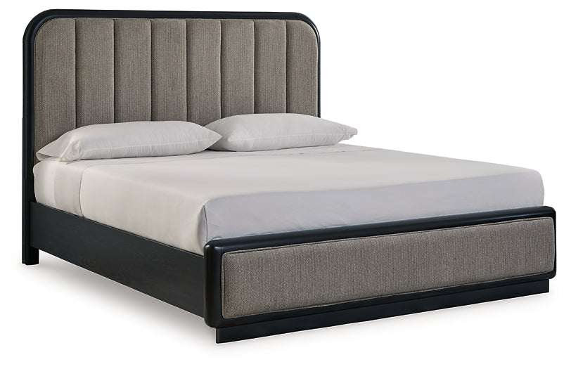 Cama California King con paneles tapizados y tocador con espejo de Rowanbeck