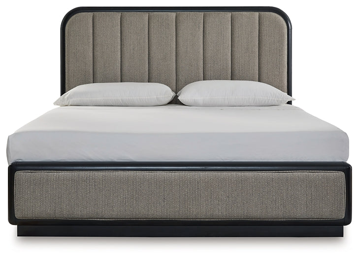 Cama California King con paneles tapizados y tocador con espejo de Rowanbeck