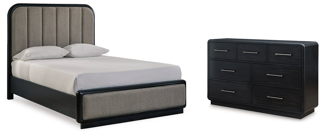 Cama Queen con paneles tapizados y tocador Rowanbeck